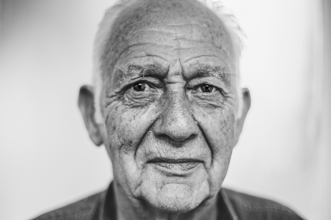 old-man-1208210_1280